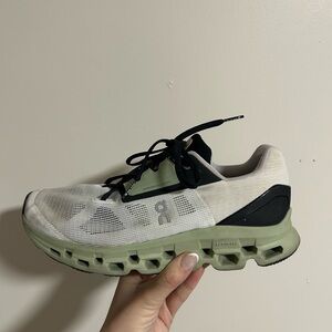 On Running Stratus shoes